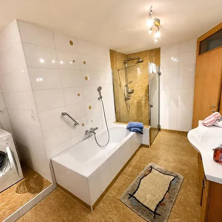 Fruehstuecks-radpension Taurer-thoman 3*