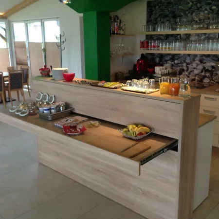 Fruehstuecks-radpension Taurer-thoman 3*